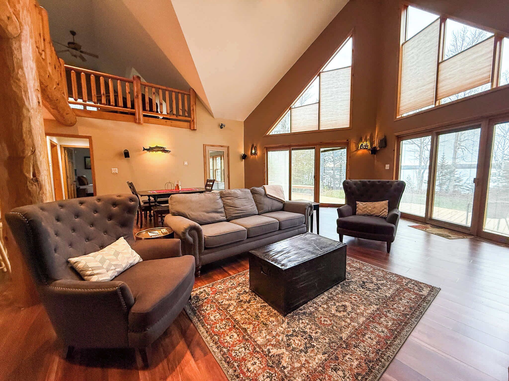 TV, fireplace, DVD player, books