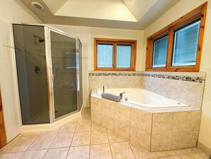 Shower, towels, shampoo - Lakeside Oasis on Chaney Lake *In-Floor Heating* (Gogebic County)