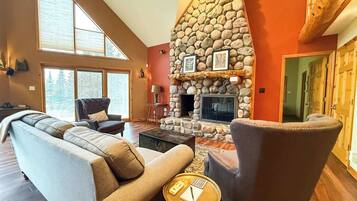 TV, fireplace, DVD player, books