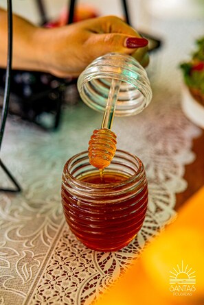 Free daily buffet breakfast  - Santa Cecília Pousada (Guarujá)