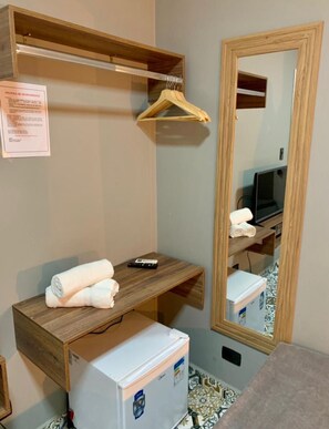 Standard Triple Room | Free WiFi - Santa Cecília Pousada (Guarujá)