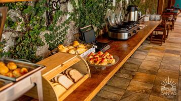 Café da manhã com buffet grátis todos os dias