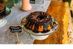 Free daily buffet breakfast  - Santa Cecília Pousada (Guarujá)