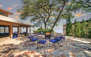 Outdoor dining - Lake Buchanan Grand Retreat - 10 Acres, Private Beach, Hot Tub, Pool, Sleeps 30+, Great for Groups! (Buchanan Dam)