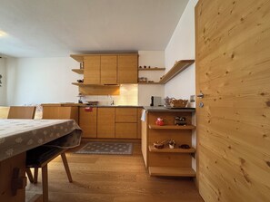Refrigerador, horno, parrilla de estufa y lavavajillas 