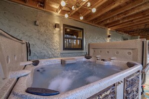 Spa - Mid-Century Pool Cabin, Hot Tub (Sevierville)
