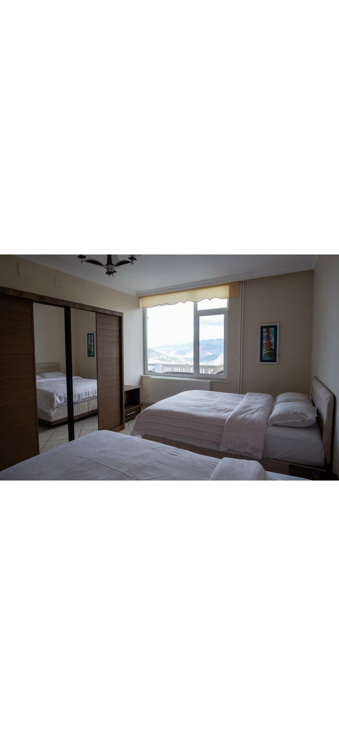 3 habitaciones, tabla de planchar con plancha, wifi y ropa de cama 