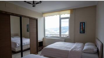 3 bedrooms, iron/ironing board, WiFi, bed sheets