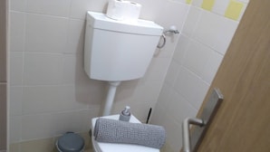 Shared Dormitory, 1 Bedroom | Bathroom - Room-charming Lisbon Apartment in Quiet (Lisbon)