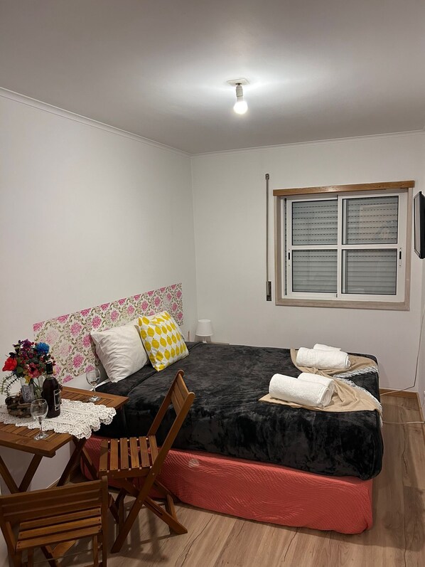 Shared Dormitory, 1 Bedroom | 1 bedroom - Room-charming Lisbon Apartment in Quiet (Lisbon)
