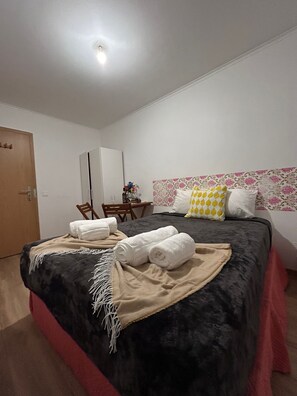 Shared Dormitory, 1 Bedroom | 1 bedroom - Room-charming Lisbon Apartment in Quiet (Lisbon)