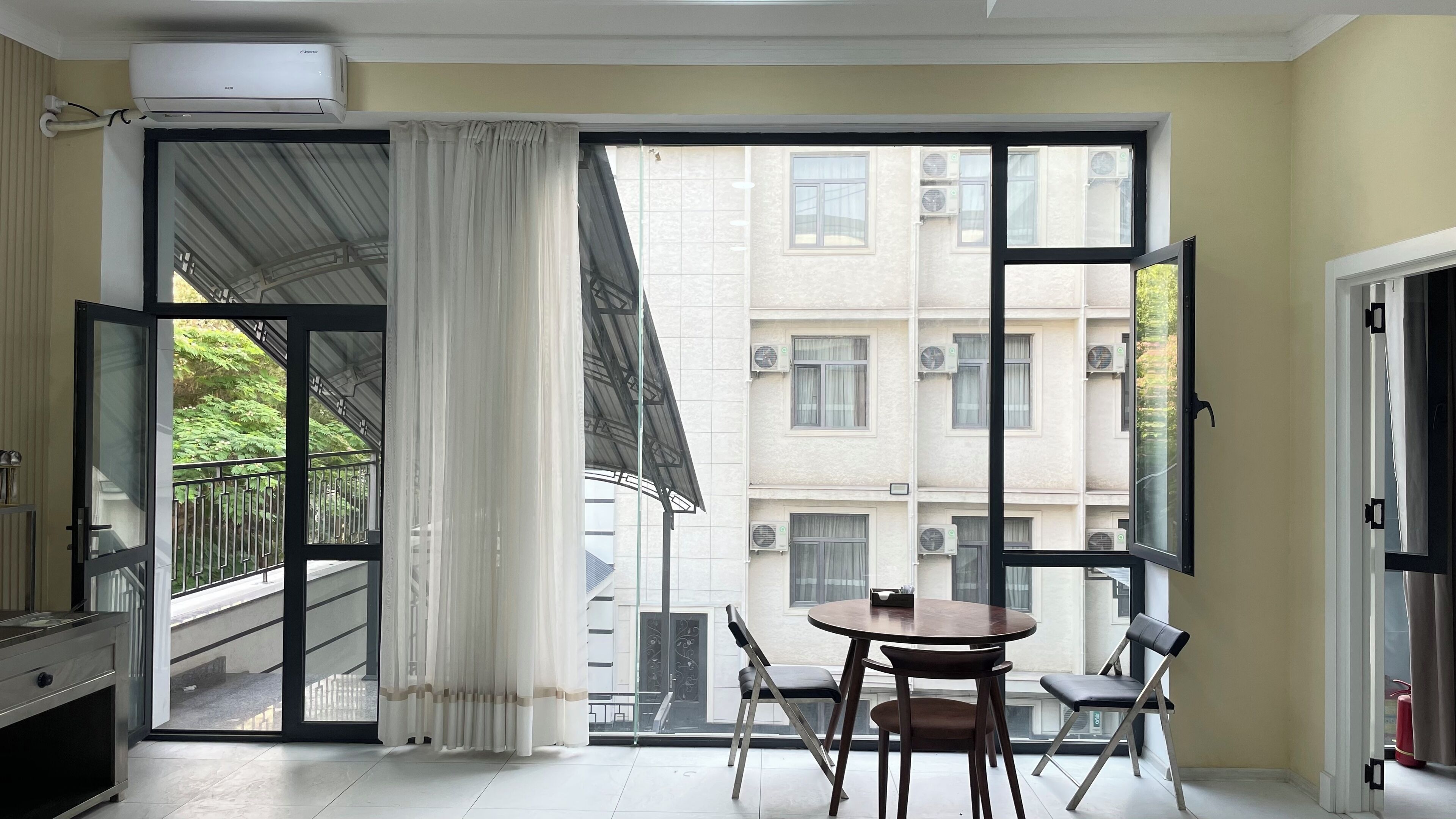 包含每日自助早餐