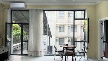 Bao gồm bữa sáng buffet hàng ngày