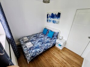Escrivaninha, ferros/tábuas de passar roupa, Wi-Fi, roupa de cama