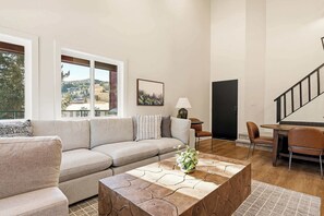 Televisión y chimenea 