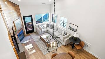 TV, fireplace