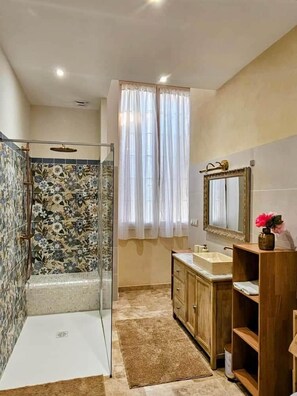 Bathroom - Beautiful Romantic Suite with private terrace (Vicq-d'Auribat)