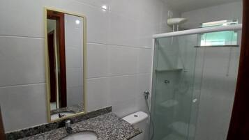 Apartamento básico | Banheiro | Chuveiro