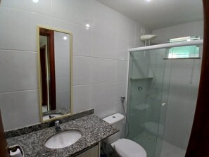 Apartamento básico | Banheiro | Chuveiro