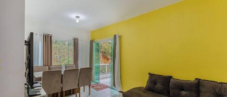 Basic Apartment | Living area