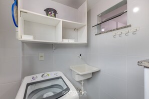 Basic Apartment | Bathroom