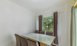 Eenvoudig appartement | Dineren