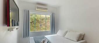 Apt 2 Bedrooms 200 m From the Beach Mao0203