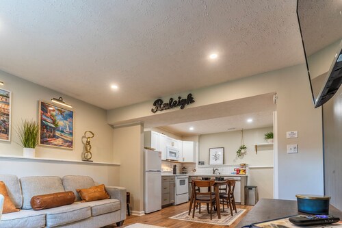 City Fun, Modern 1BR Near Downtown Raleigh