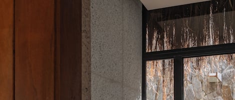 Deluxe Bungalow, Partial Sea View | Interior