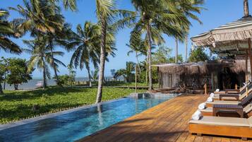 15 piscinas externas