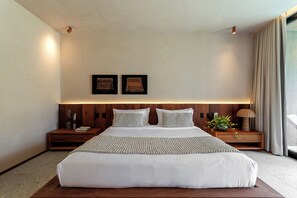 In-room safe, desk, laptop workspace, blackout drapes - Evva Pousada (Porto de Pedras)
