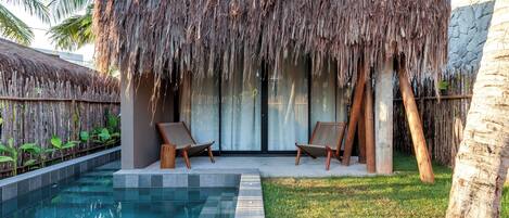 Caja de seguridad en la habitación y escritorio