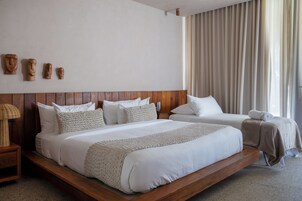 Bungalow Deluxe, vistas al jardín | Caja fuerte, escritorio, espacio para trabajar con un portátil