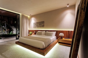 Deluxe Bungalow, Partial Sea View | In-room safe, desk, laptop workspace, blackout drapes