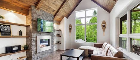 Télévision, cheminée