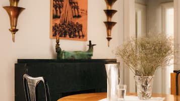 Apartment, 2 Bedrooms, Kitchenette, City View | In-room dining