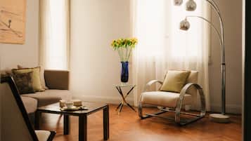 Apartment, 2 Bedrooms, Kitchenette, City View | Living area | 55-inch Smart TV with digital channels, Netflix, Hulu