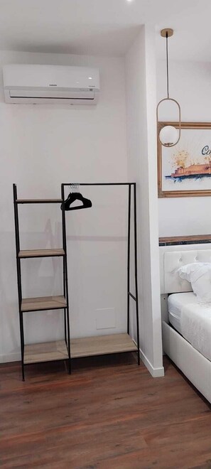 Caja de seguridad en la habitación, cortinas blackout y wifi gratis 