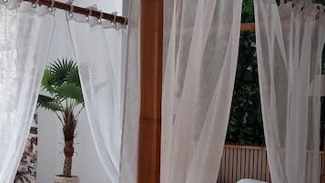 Camera Deluxe | Una cassaforte in camera, tende oscuranti, Wi-Fi gratuito