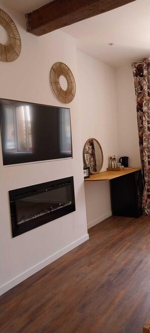 Deluxe Room | Living area