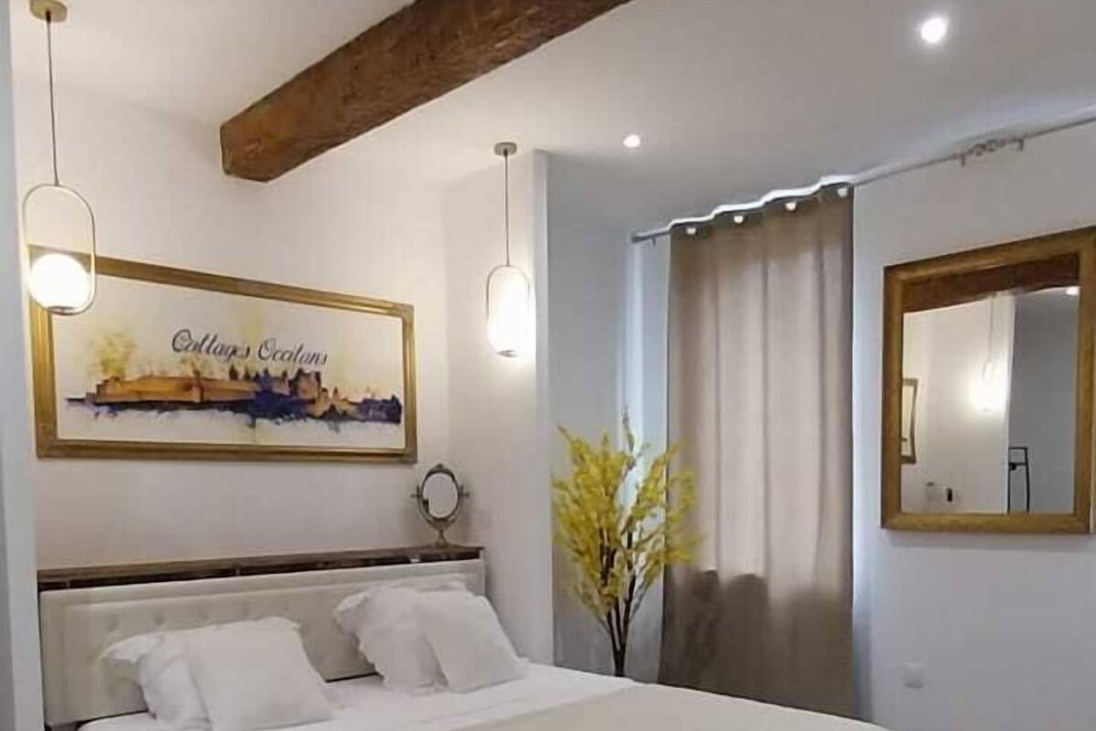 Deluxe Room | In-room safe, blackout curtains, free WiFi