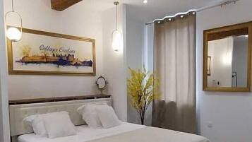 Deluxe Room | In-room safe, blackout curtains, free WiFi