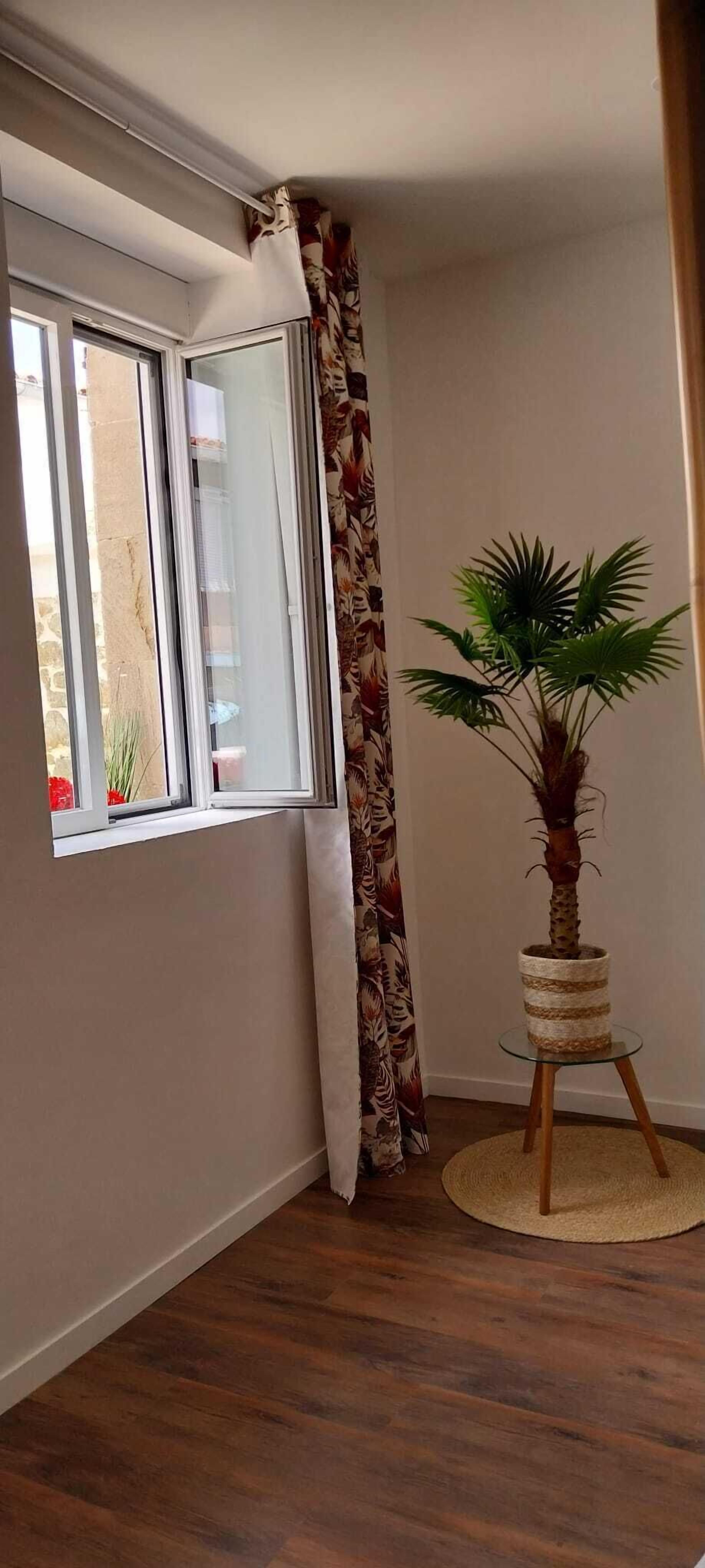 Camera Deluxe | Una cassaforte in camera, tende oscuranti, Wi-Fi gratuito