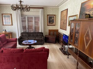 TV - Apartment 'Casa Vacanze Piazza Europa' with Balcony, Wi-Fi & Air Conditioning (Milazzo)