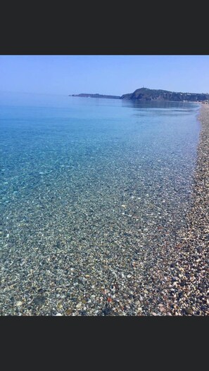 Beach nearby - Apartment 'Casa Vacanze Piazza Europa' with Balcony, Wi-Fi & Air Conditioning (Milazzo)