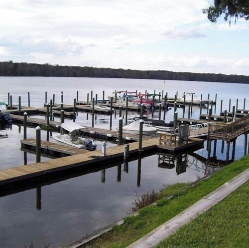 3/2 Welaka riverfront resort