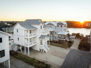 Exterior - Luxury Corolla Home, 3 Mins to Beach & Lake Views! (Corolla)