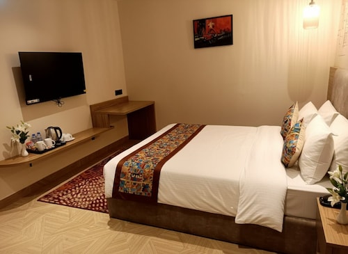 KLYRA HOTEL