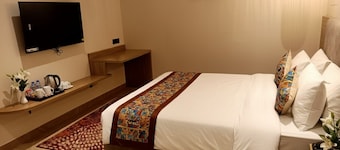 KLYRA HOTEL