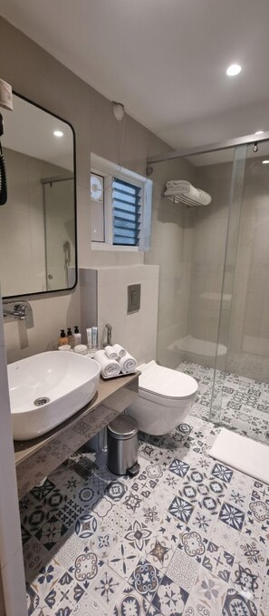 Luxury Room, City View | Bathroom | Shower, hair dryer, slippers, towels